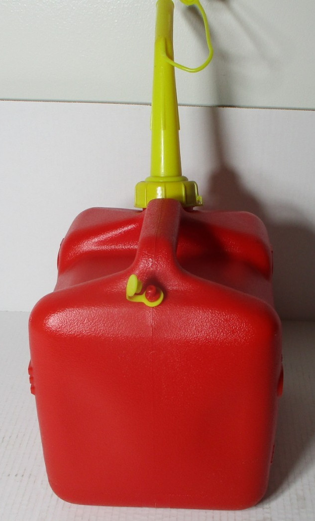 PRE BAN CHILTON 2 GALLON 12 oz VENTED GAS CAN FUEL JUG 2 GAL GASOLENE