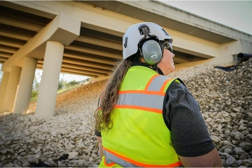 Pyramex CM6010 Cap Mounted Earmuff for Hard Hat, Gray, NRR 22 Decibels (1 Pair)