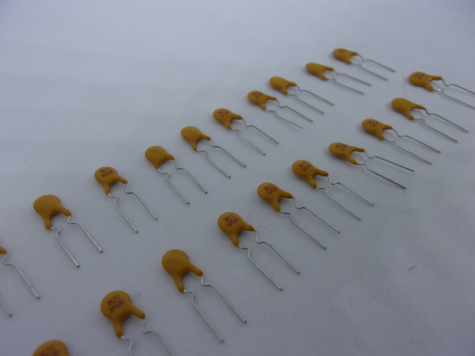 20Pcs Pack Lot RXEF030 72V 0.3A Polymer PPTC Recoverable Fuse X72 XF030 DIP 2Pin