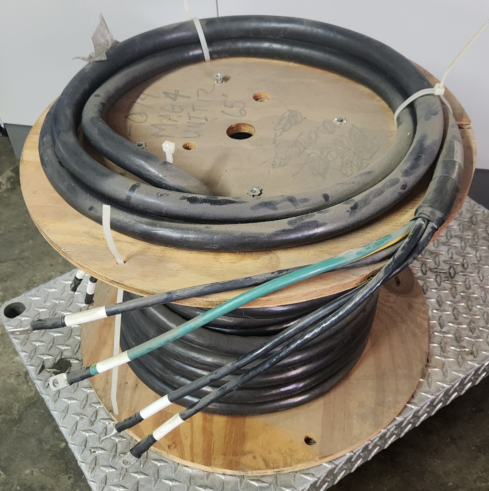 SAB CC 600 TR 2 AWG/4C 65Ft Heavy-Duty Flexible Tray Cable PN:02840204 #1