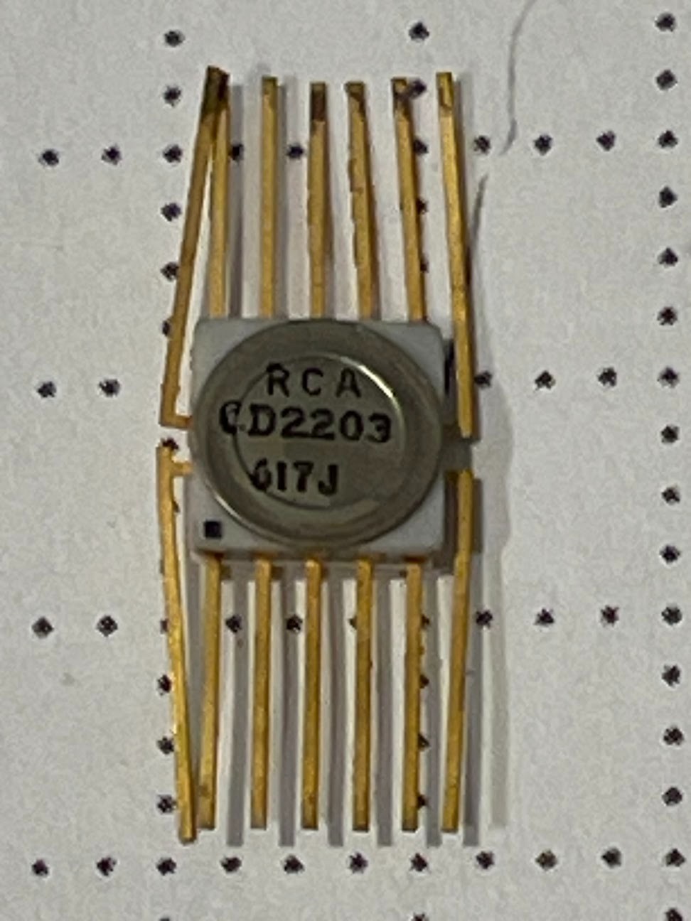 Rare 1960’s RCA CD2203 IC ESSCL Low Power DTL Ceramic 14 Gold Lead Flat Package