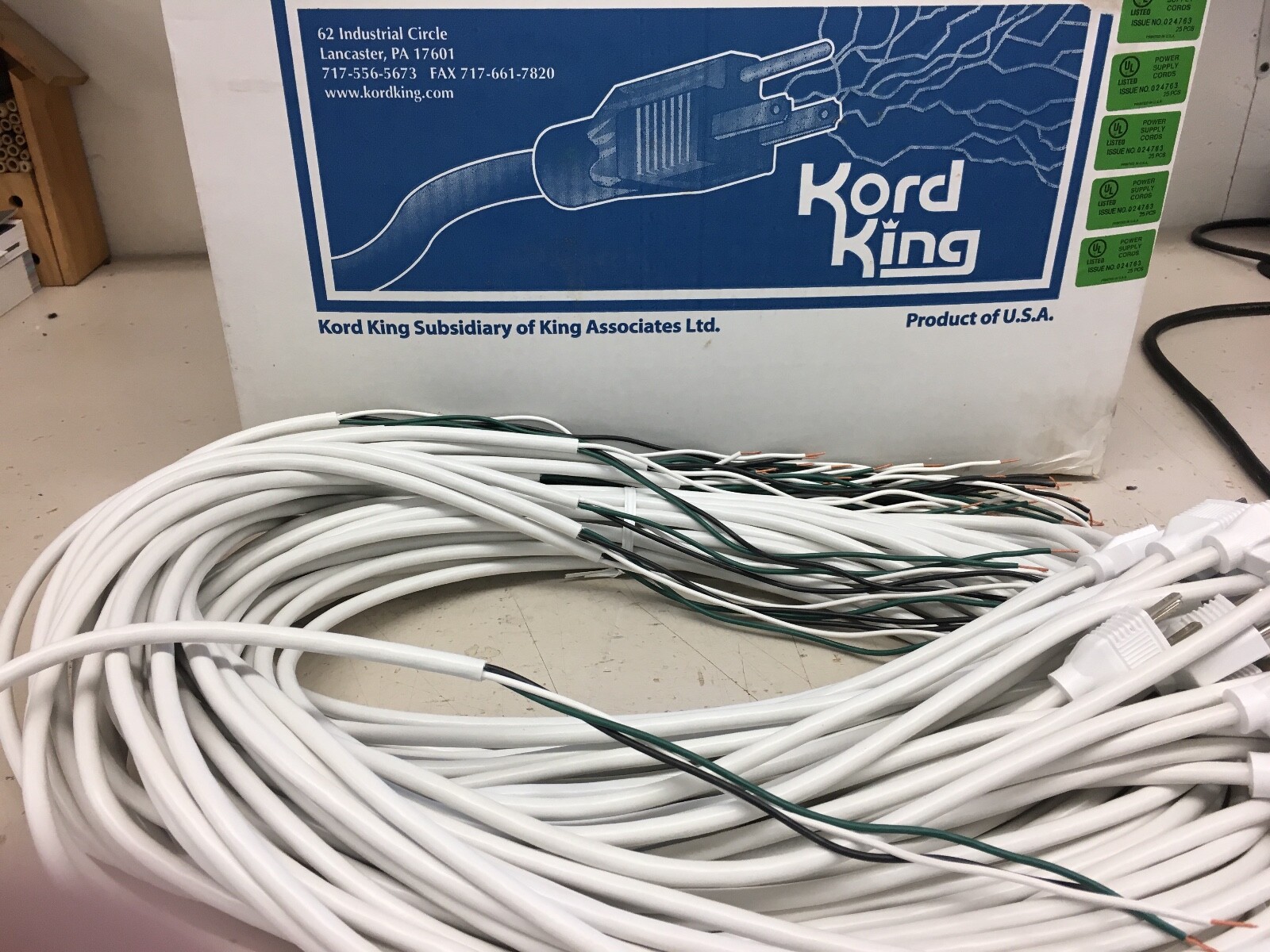 18-3 SJTOW 84″ OVER ALL120 VOLT POWER CORD,WHITE NEMA 515 PLUG