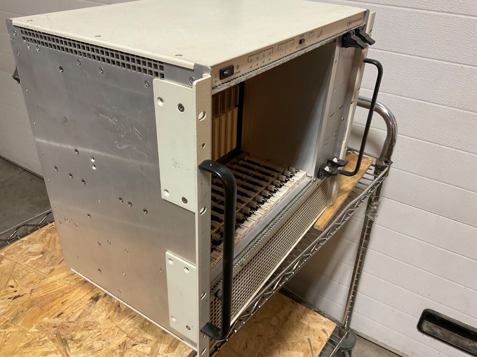 Tracewell Systems rack mount 16 slot PCI CompactPCI VME module box Powers up fan