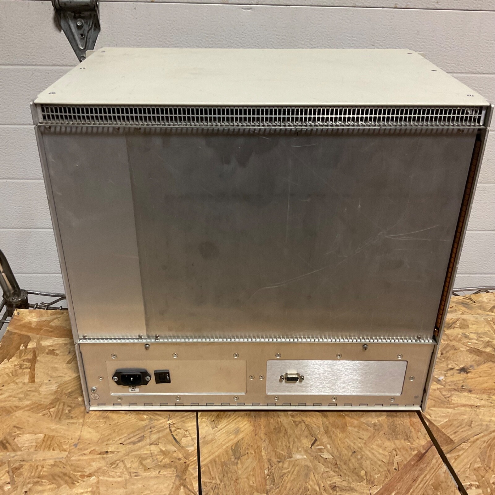 Tracewell Systems rack mount 16 slot PCI CompactPCI VME module box Powers up fan