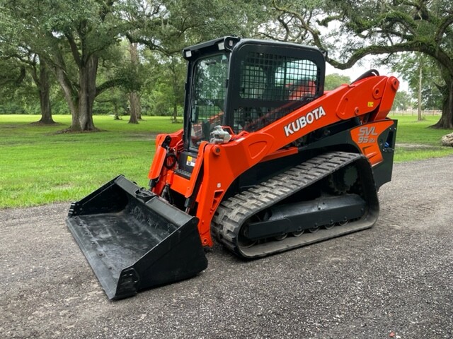 2017 KUBOTA SVL95-2S SKID STEER LOADER – HI FLOW – A/C CAB – JOYSTICKS