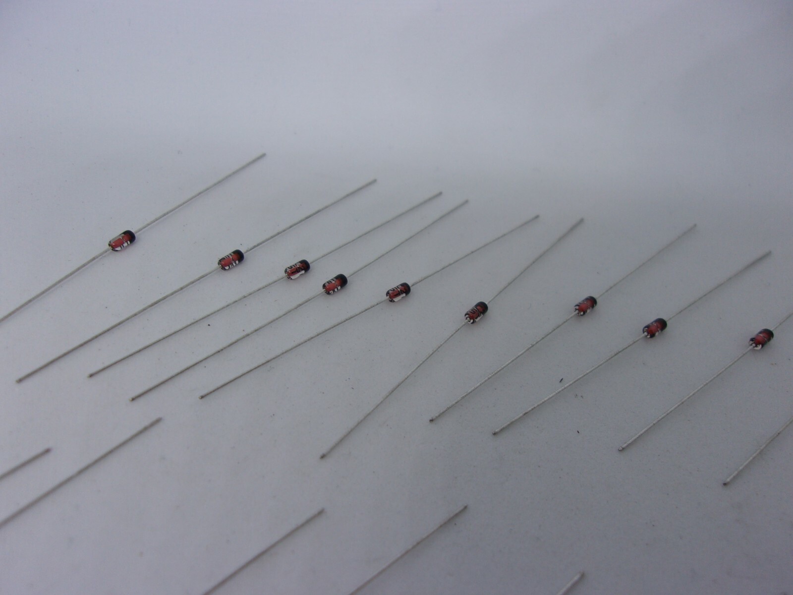 20 Pcs Pack Lot Silicon Planar Zener Diodes 1/2W 0.5W DO-35 Package DIP – 3V3