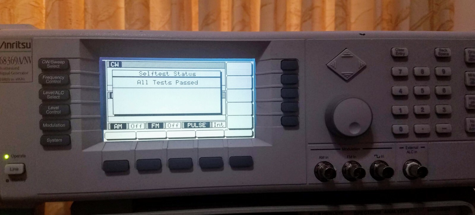 Anritsu 68369A/NV Fresh Align + CAL. Opt: 2B,11 – 40GHz Signal Generator