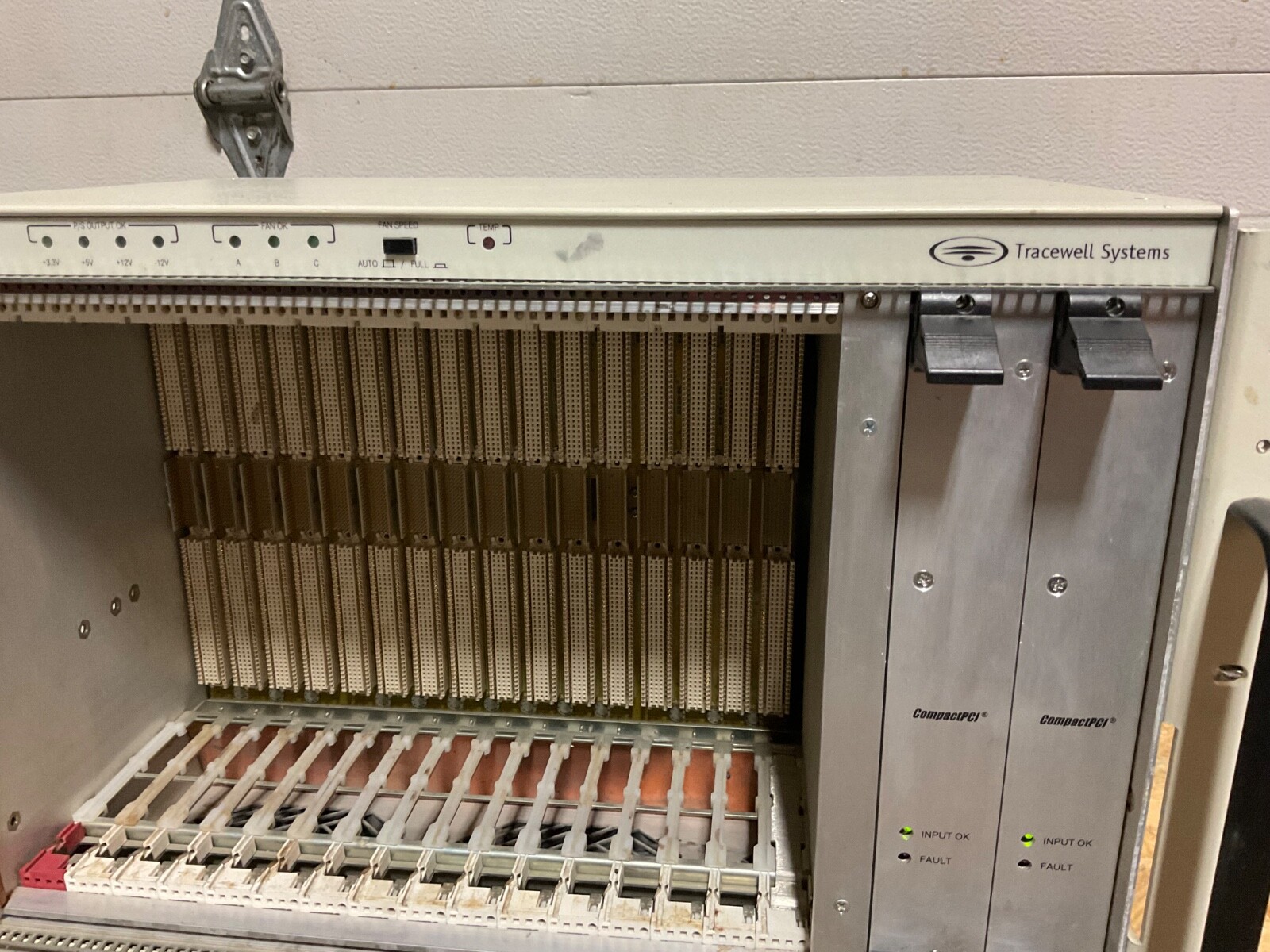 Tracewell Systems rack mount 16 slot PCI CompactPCI VME module box Powers up fan