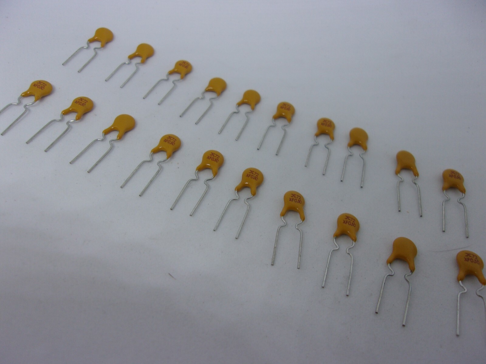 20Pcs Pack Lot RXEF030 72V 0.3A Polymer PPTC Recoverable Fuse X72 XF030 DIP 2Pin