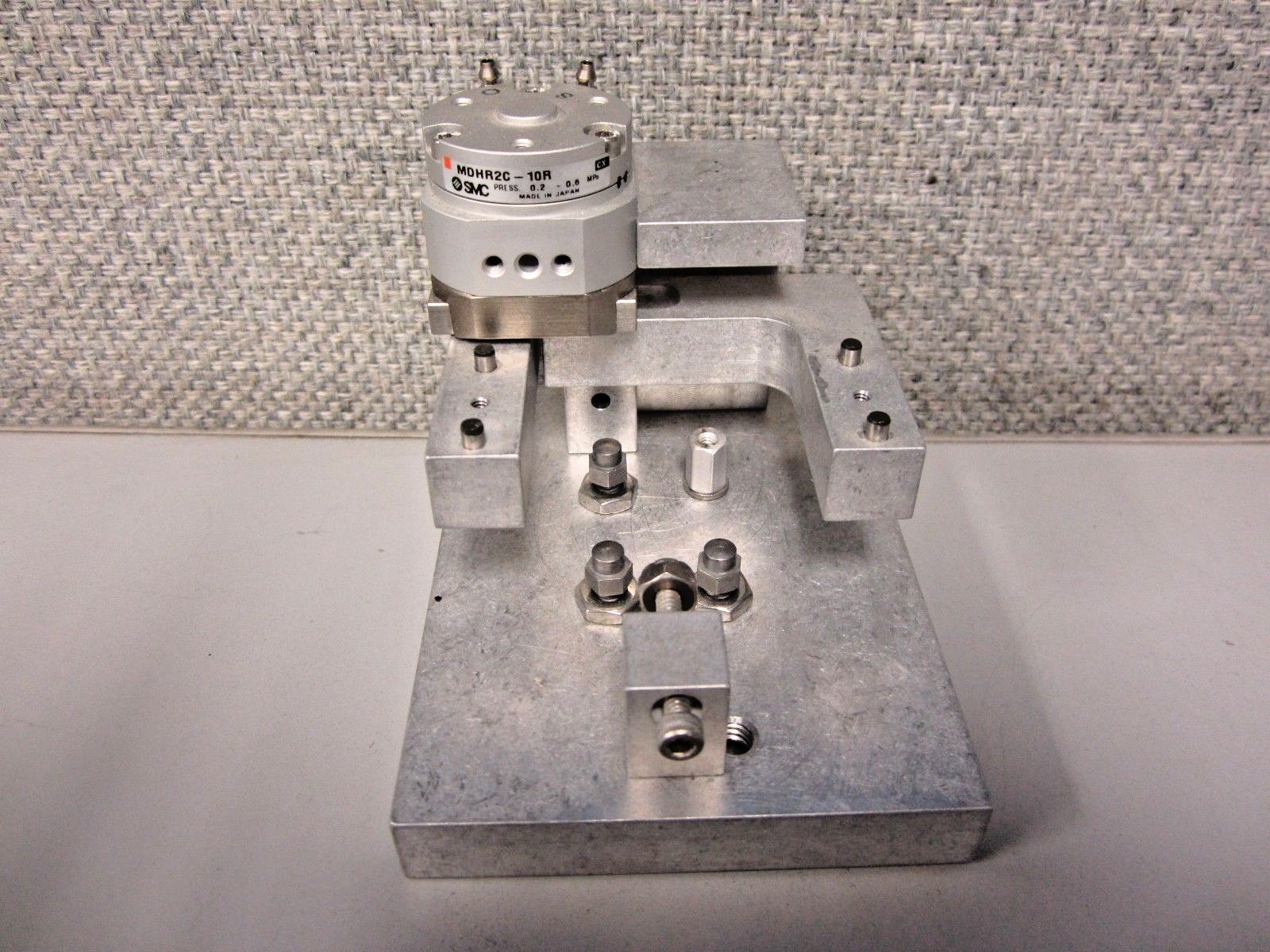 SMC MDHR2C-10R Actuator Gripper Rotary (0.2-0.6MPa)