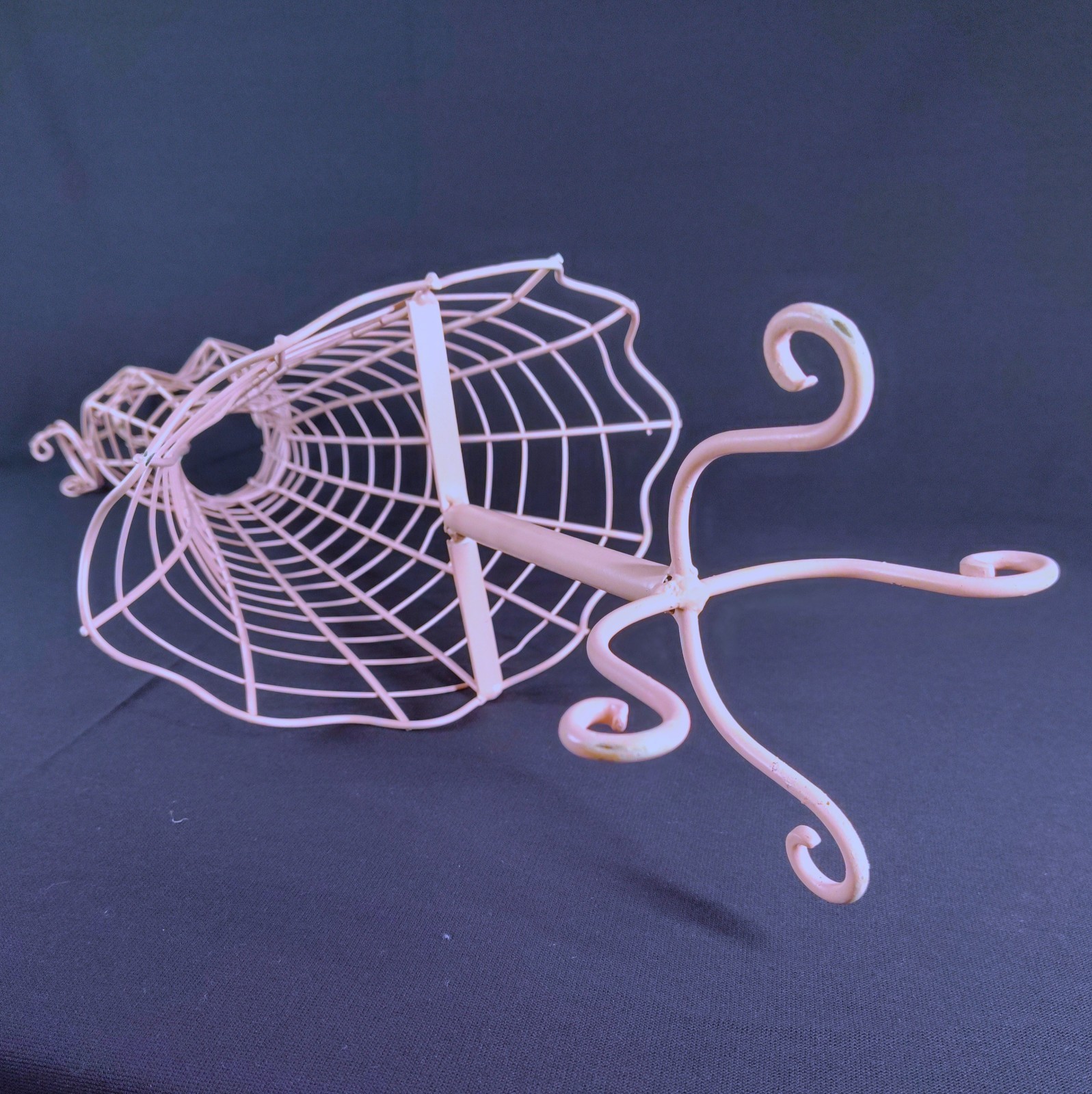 27 1/2″ Light Pink Metal Wire Decorative Dress Form Boutique Display Mannequin