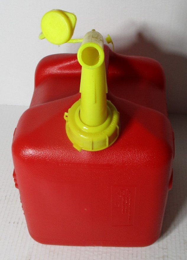 PRE BAN CHILTON 2 GALLON 12 oz VENTED GAS CAN FUEL JUG 2 GAL GASOLENE