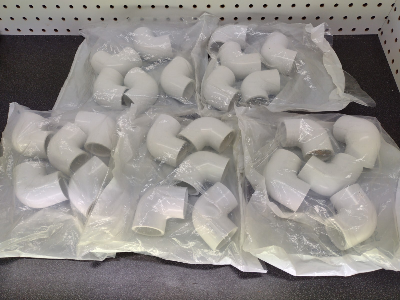 LASCO 1″ Sch 40 PVC 90 Elbow. Slip to Slip (BUNDLE OF 25) 5 BAGS OF 5 PER BAG.