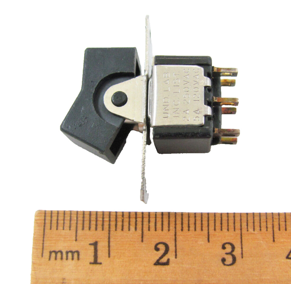 (25x) DPDT ON-NONE-ON 5A 120VAC / 28VDC – 2A 250VAC Rocker Switch – Solder