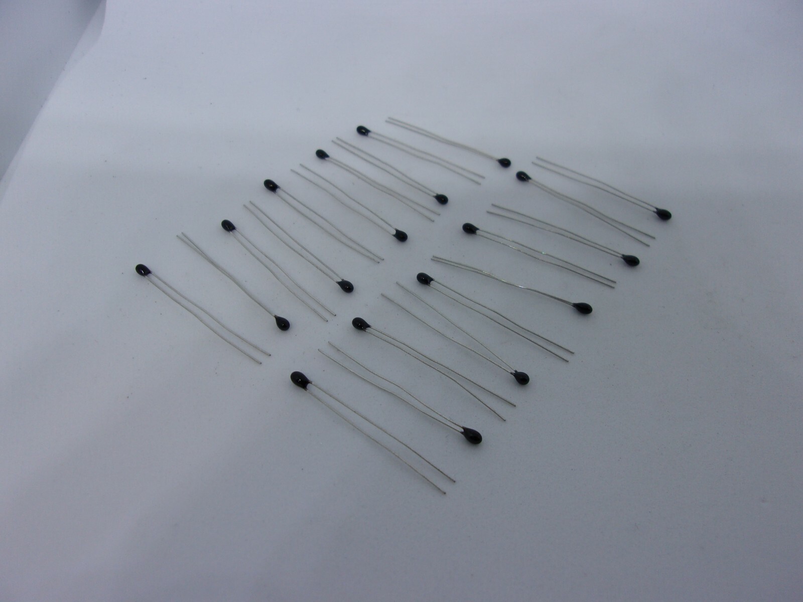20 Pcs Pack Lot Thermal Resistor Thermistor NTC MF52 Package 3950 B DIP 5% 10K