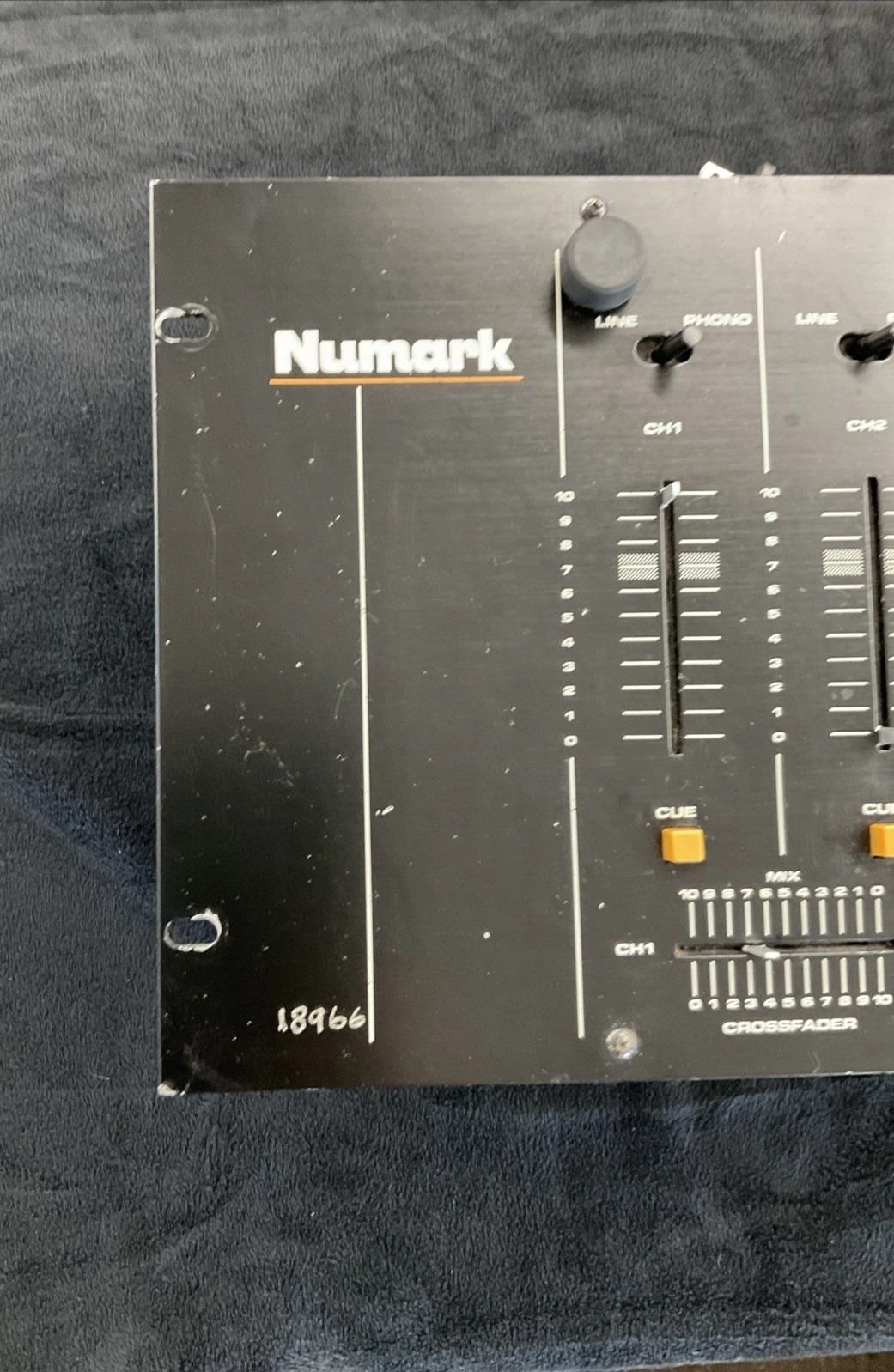 Numark DM1275 preamp mixer