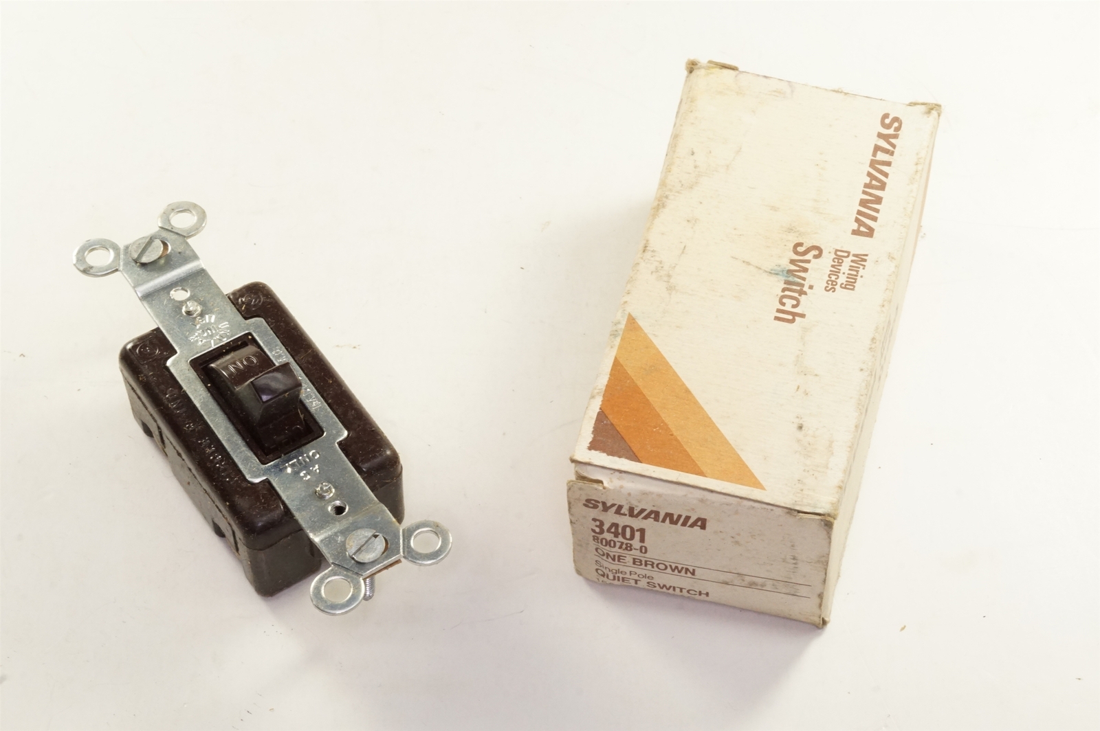 3401 Sylvania AC Toggle Quiet Switch 15A Single Pole 120/277VAC Brown 80078-0