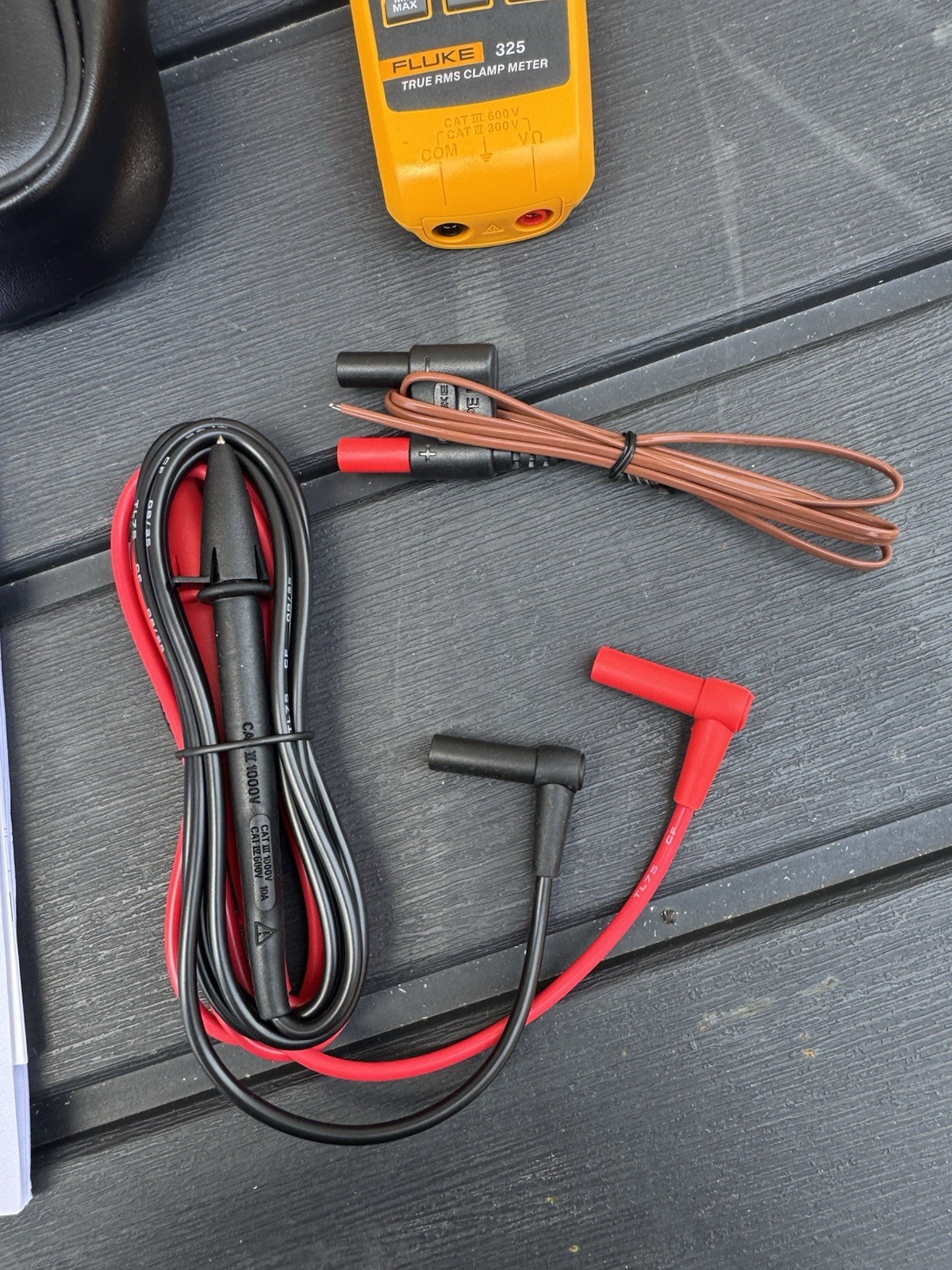 Fluke 325 True RMS AC/DC Voltage Tester Clamp Meter Continuity Capacitance