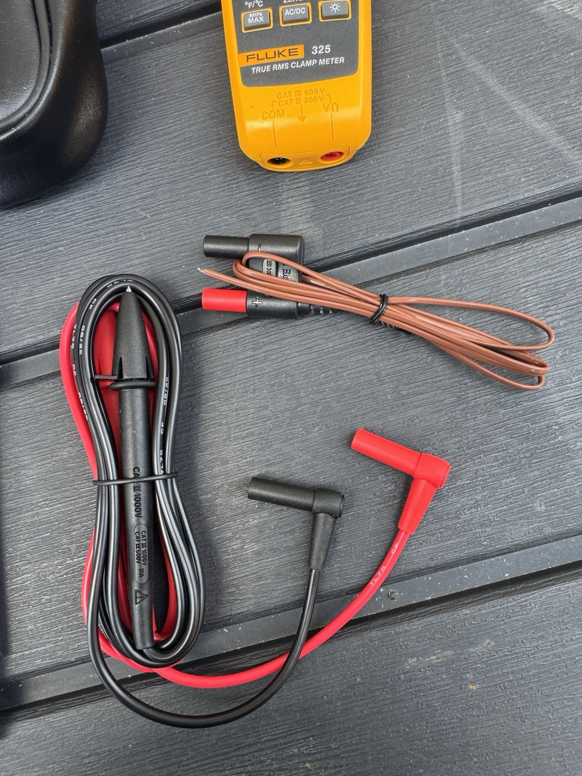 Fluke 325 True RMS AC/DC Voltage Tester Clamp Meter Continuity Capacitance