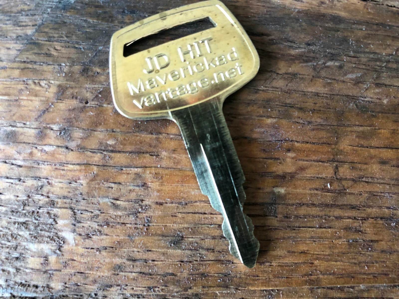 1 key fitsJD HIT AT194969 John Deere Excav AT147803 Case Hitachi New HollandH800