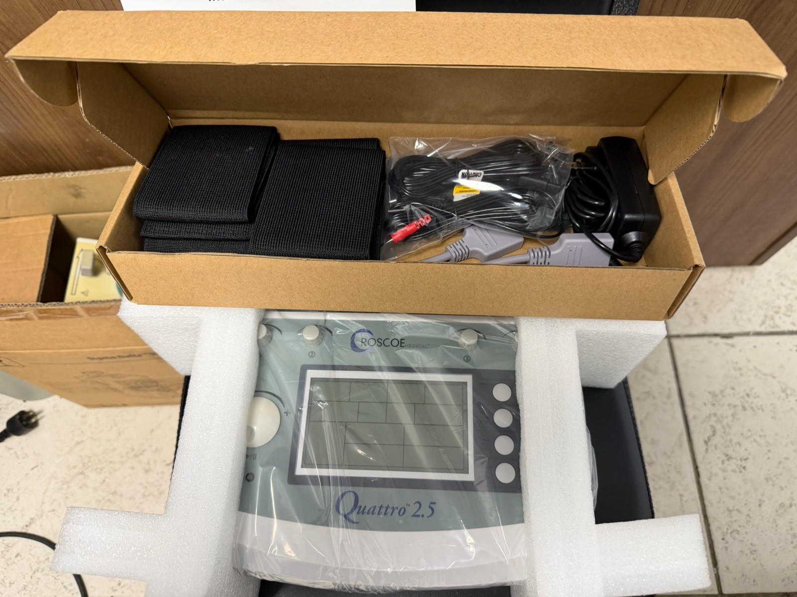Quattro 2.5 Profesional ELECTROESTIMULADOR 4 CANALES Device TENS EMS Roscoe