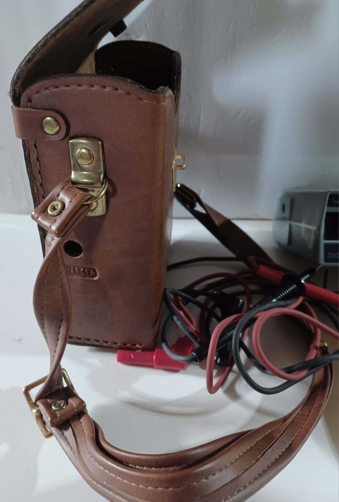 SIMPSON 461 DIGITAL MUTIMETER w/Leather carry case and Probs *NO charger*