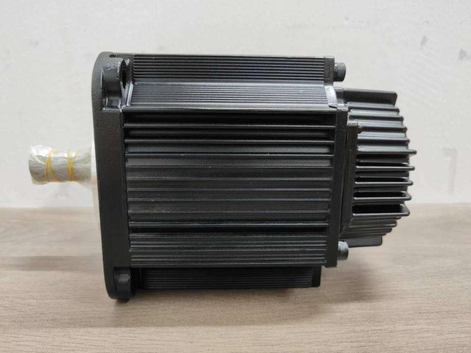 2 years warranty New Yaskawa SGMG-09A2AB AC SERVO MOTOR SGMG09A2AB