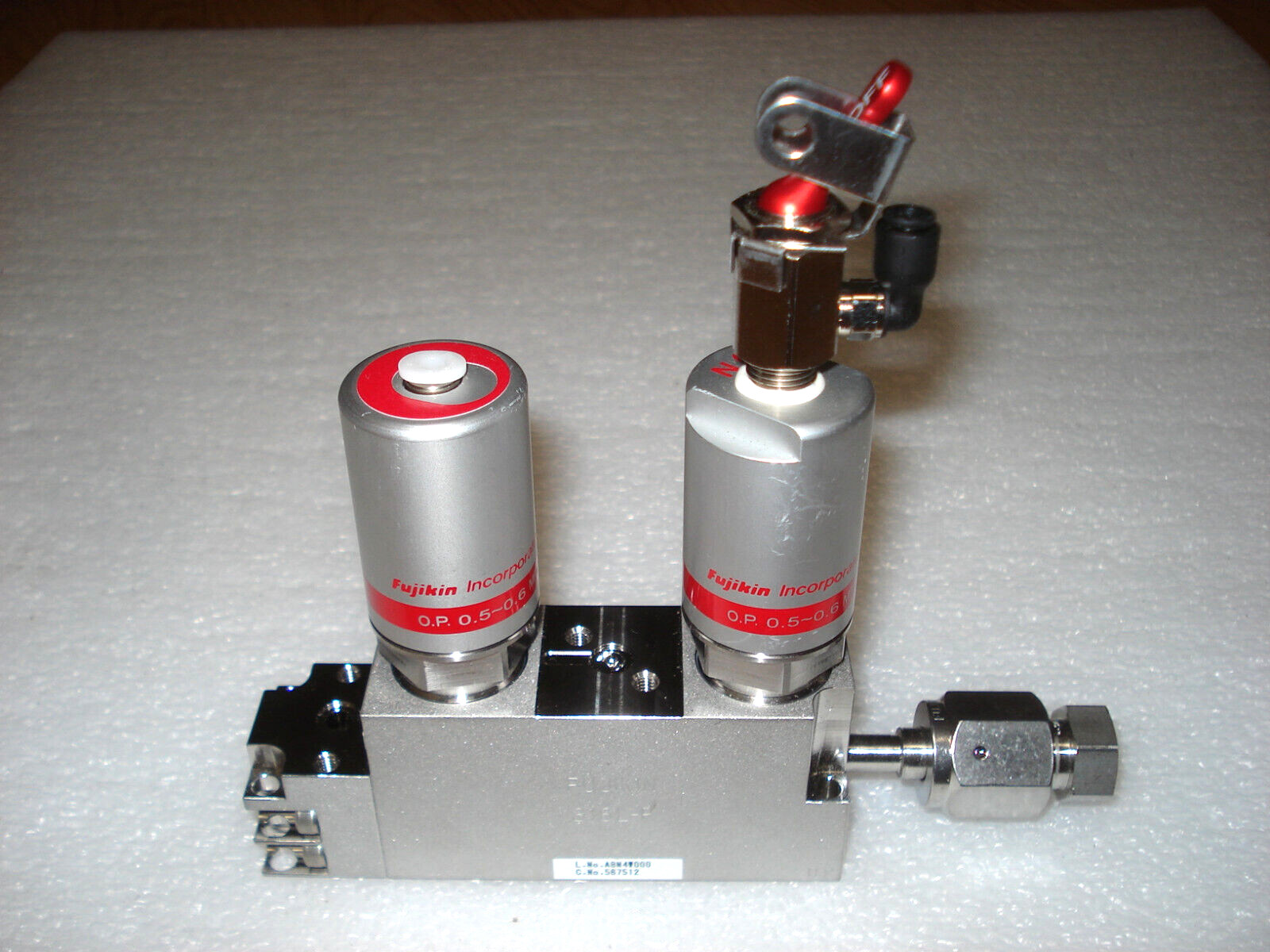 FUJIKIN DIAPHRAGM BLOCK VALVES, TYPE N.C., O.P. 0.5~0.6MPA 567512