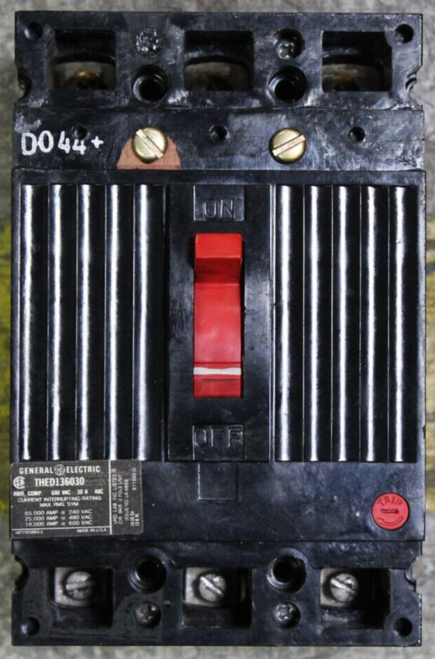 GE INDUSTRIAL CIRCUIT BREAKER BLACK LABEL SERIES THED136030 – 30 AMP 3 POLES