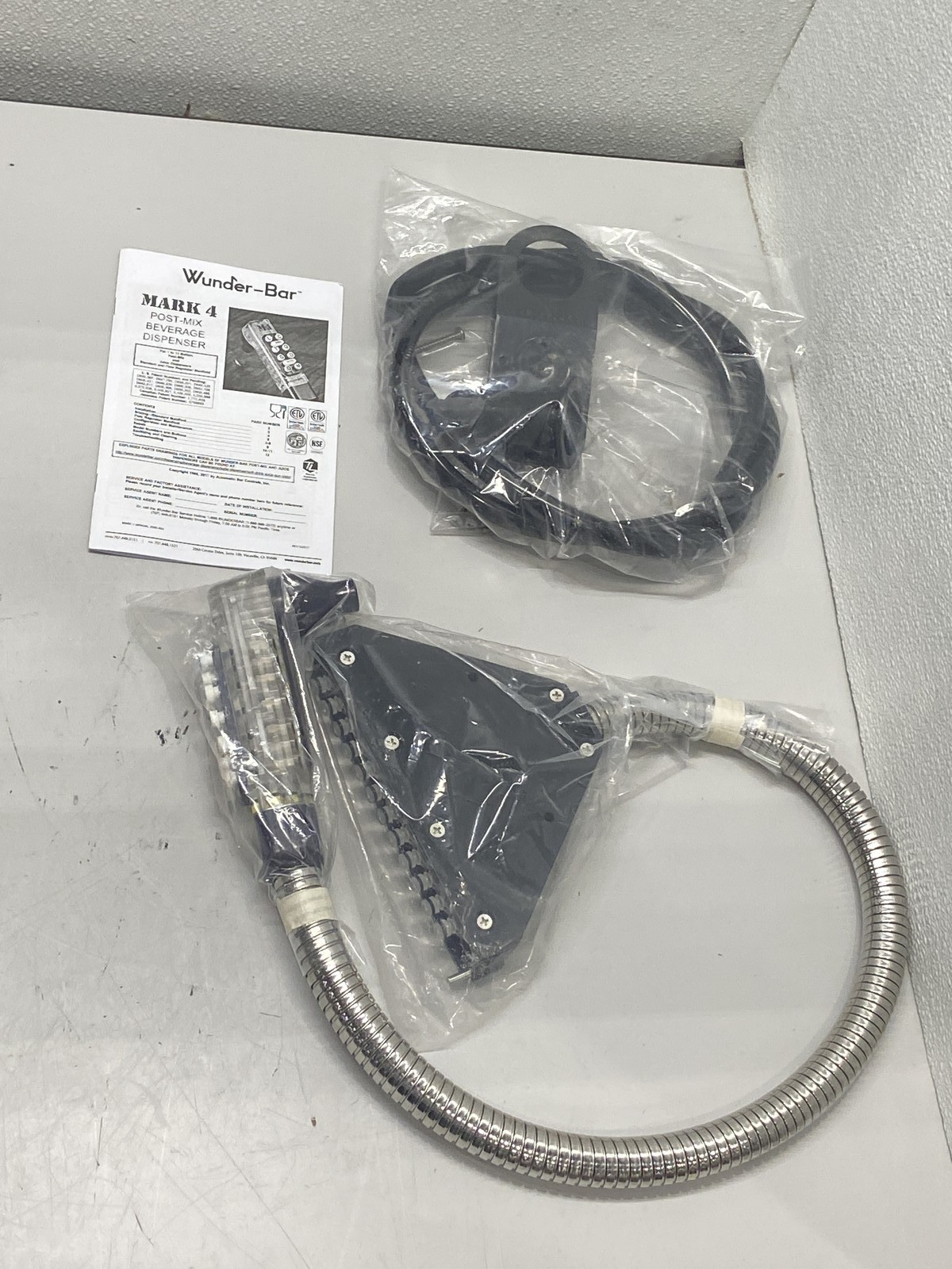 Wunder-Bar Mark 4 12-Button Soda Bargun 48″ Hose Blue M412640BSM4
