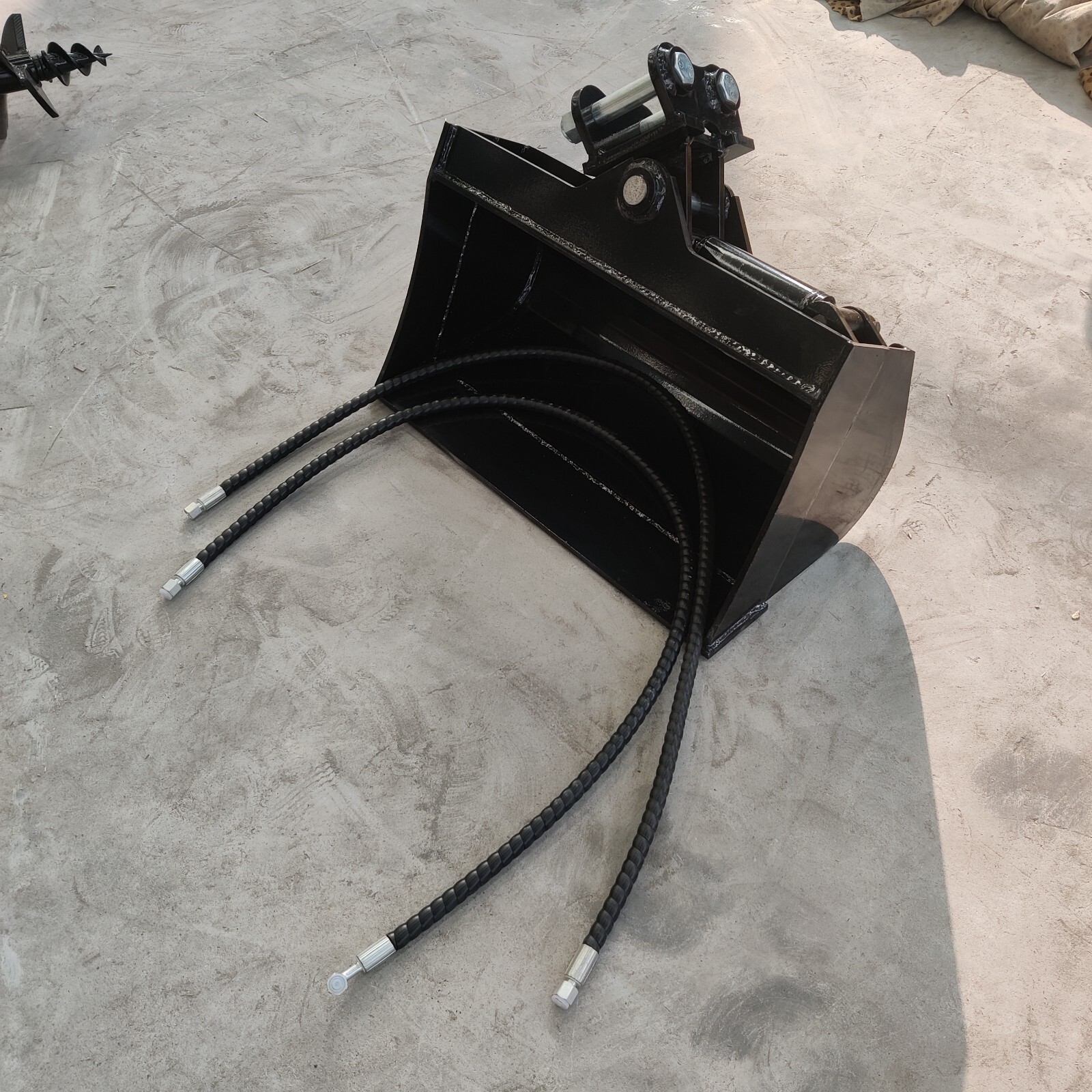 TYPHON Attachments 600mm Tilting Bucket Attachment for TYPHON Machinery Machine