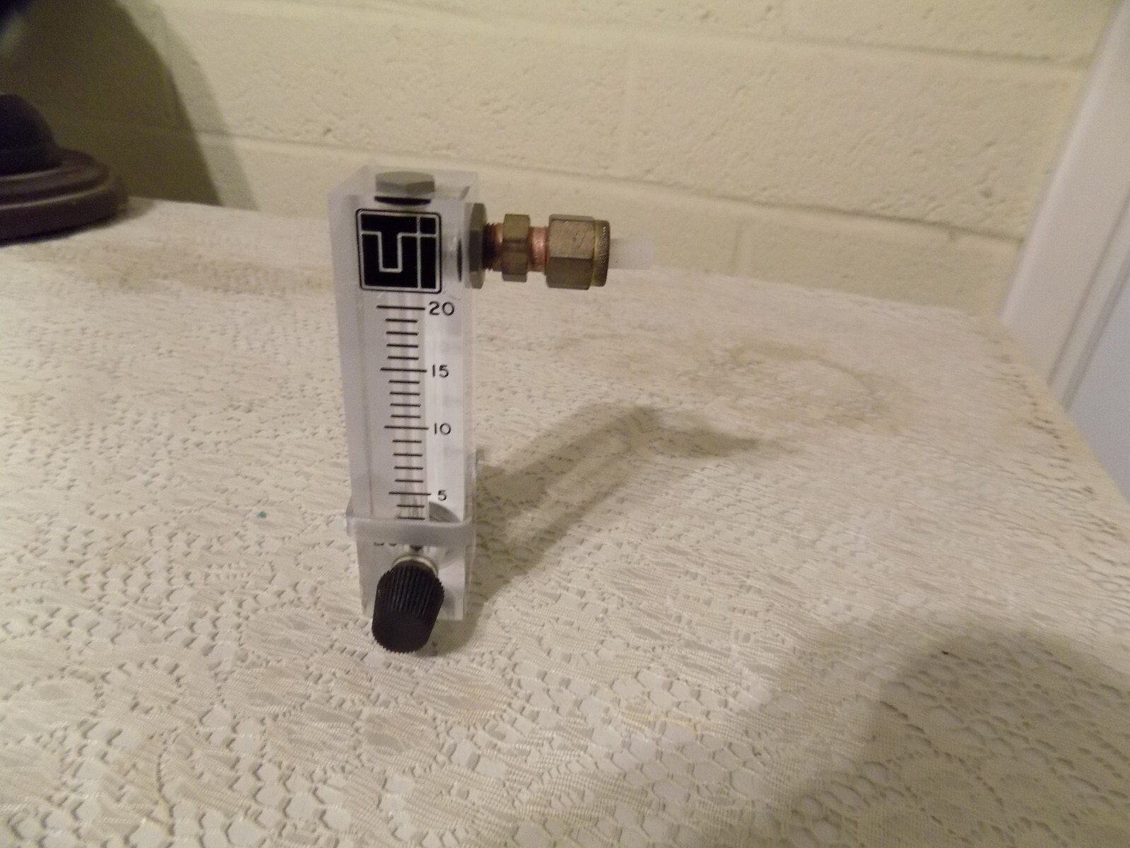 TERRA UNIVERSAL 1600-32 ACRYLIC FLOWMETER DRY GAS 2 – 20 SCFH 2″ SCALE WORKS