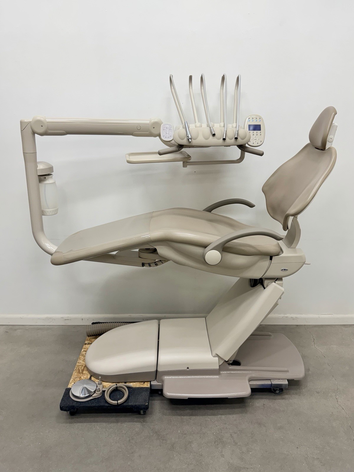 Adec 511 Dental Exam Chair W/ Adec 533 Radius Doctor’s Delivery Unit & Touchpads