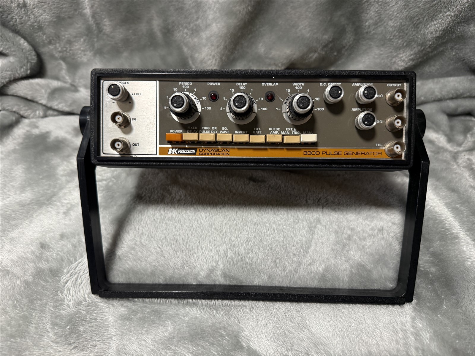 B&K PRECISION 3300 PULSE GENERATOR «AS IS UNTESTED»