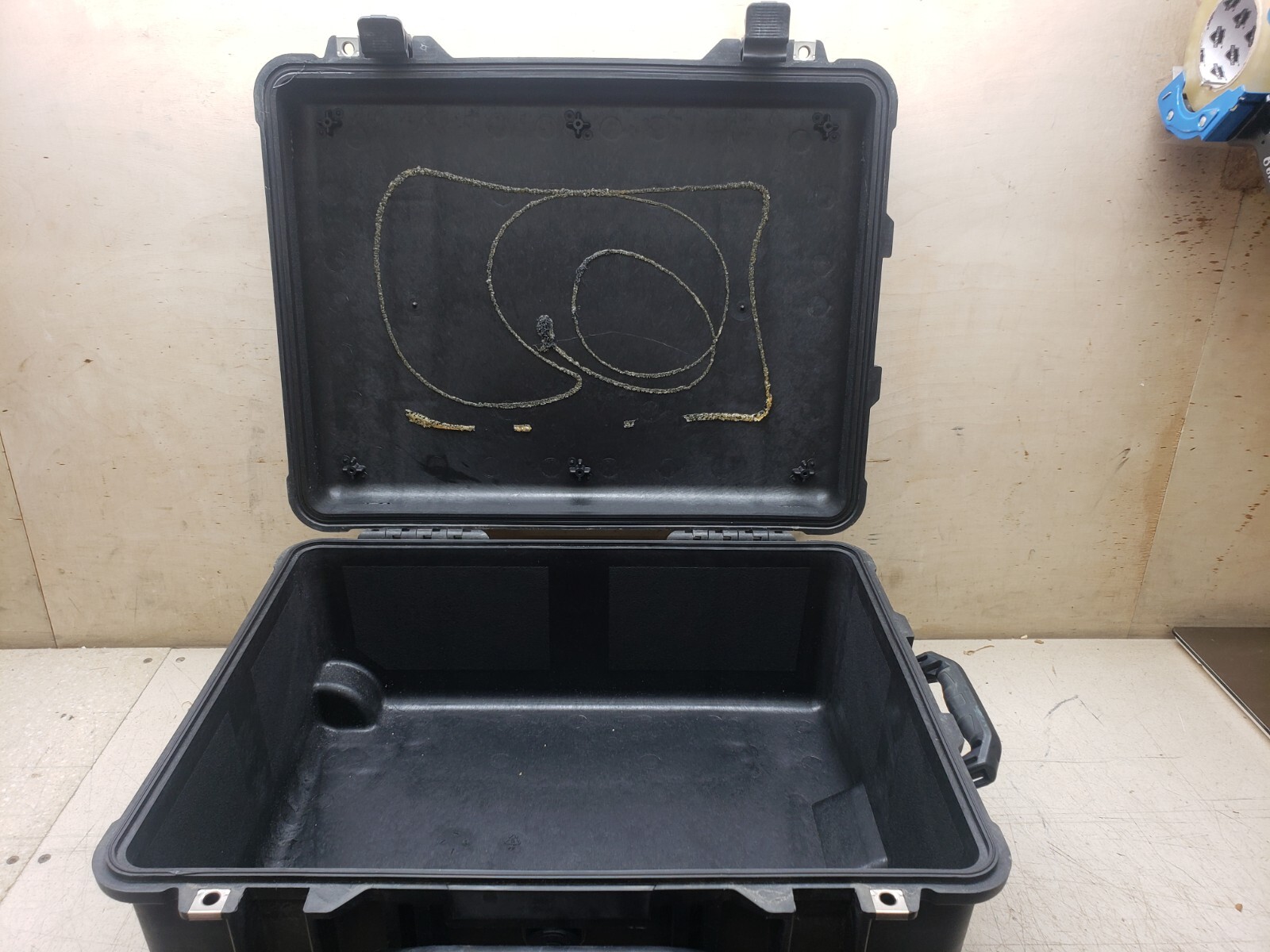 NOS Pelican Weathertight Hard Protector Case with Foam Insert 10″x18″ x 22″ OD