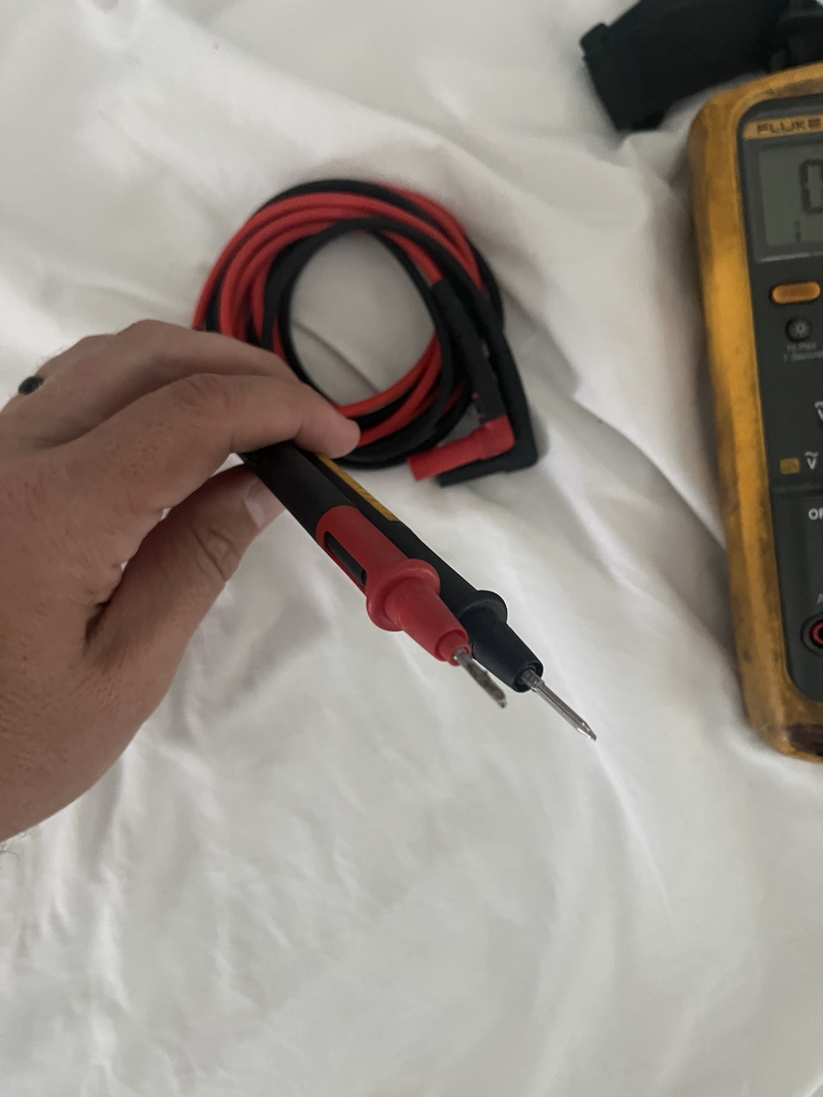 Fluke 87 V True-RMS Digital Multimeter W/Cables