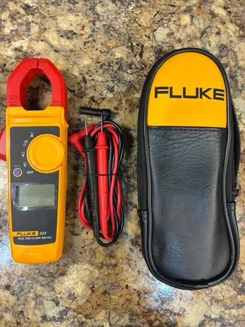 Fluke 323 True RMS Clamp Meter w/Fluke Leads and Case