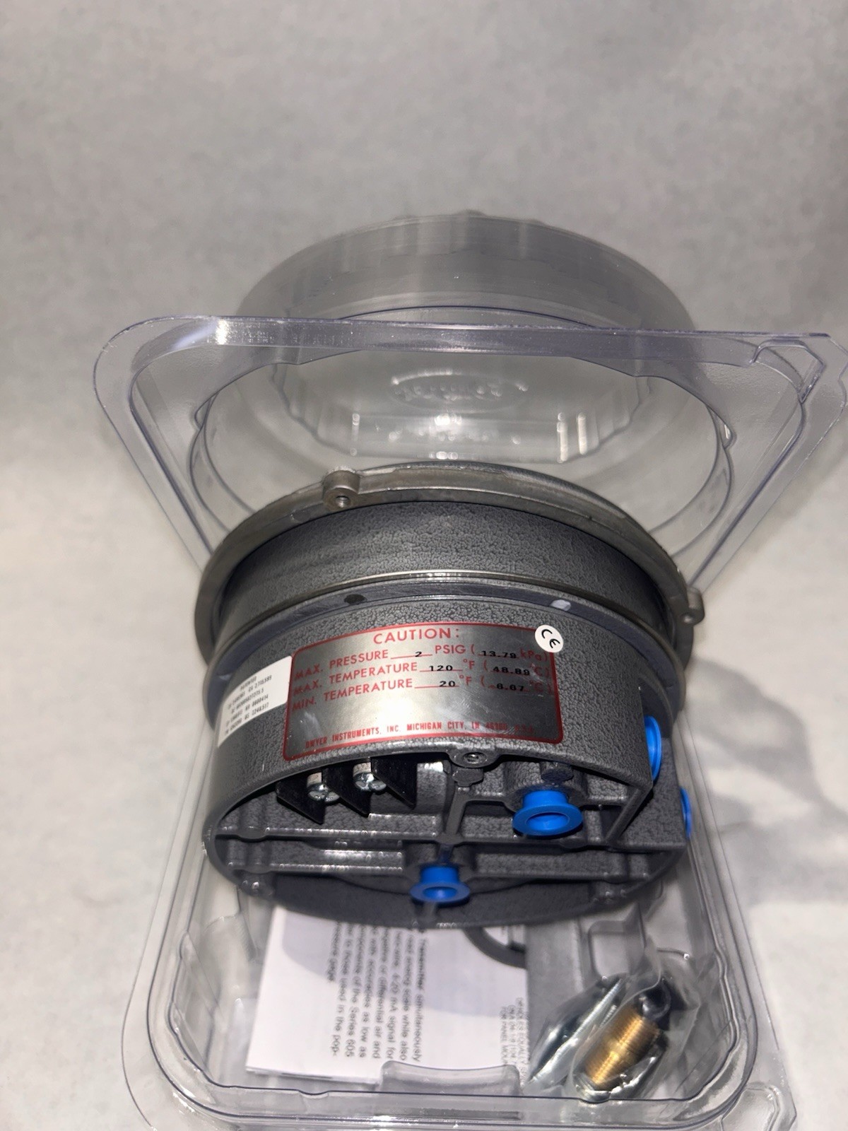 Dwyer 605-10 Differential Pressure Indicating Transmitter 0-10