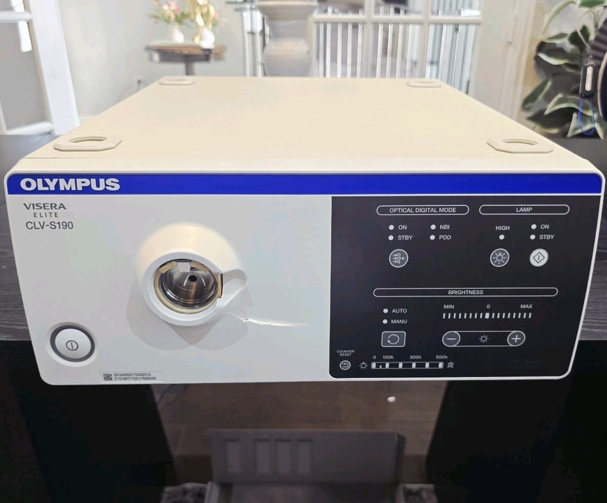 Olympus CLV-S190 Visera Elite – For Parts Or Repair Powers On