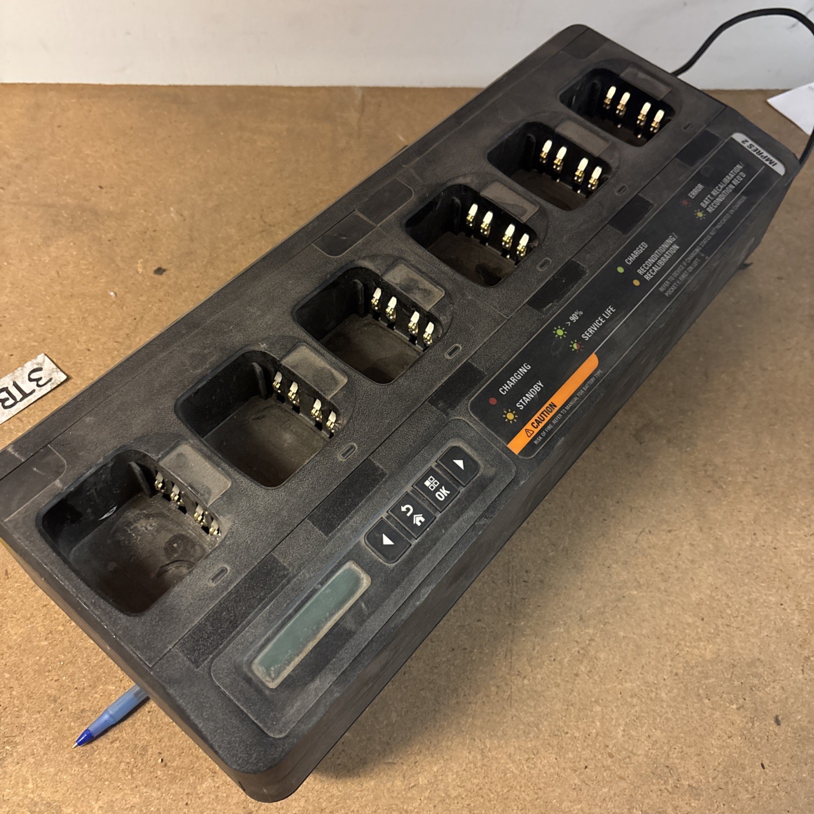 Motorola Impres 2 PMPN4283A Multi-Unit 6 Slot Battery Charger w/ Power Supply
