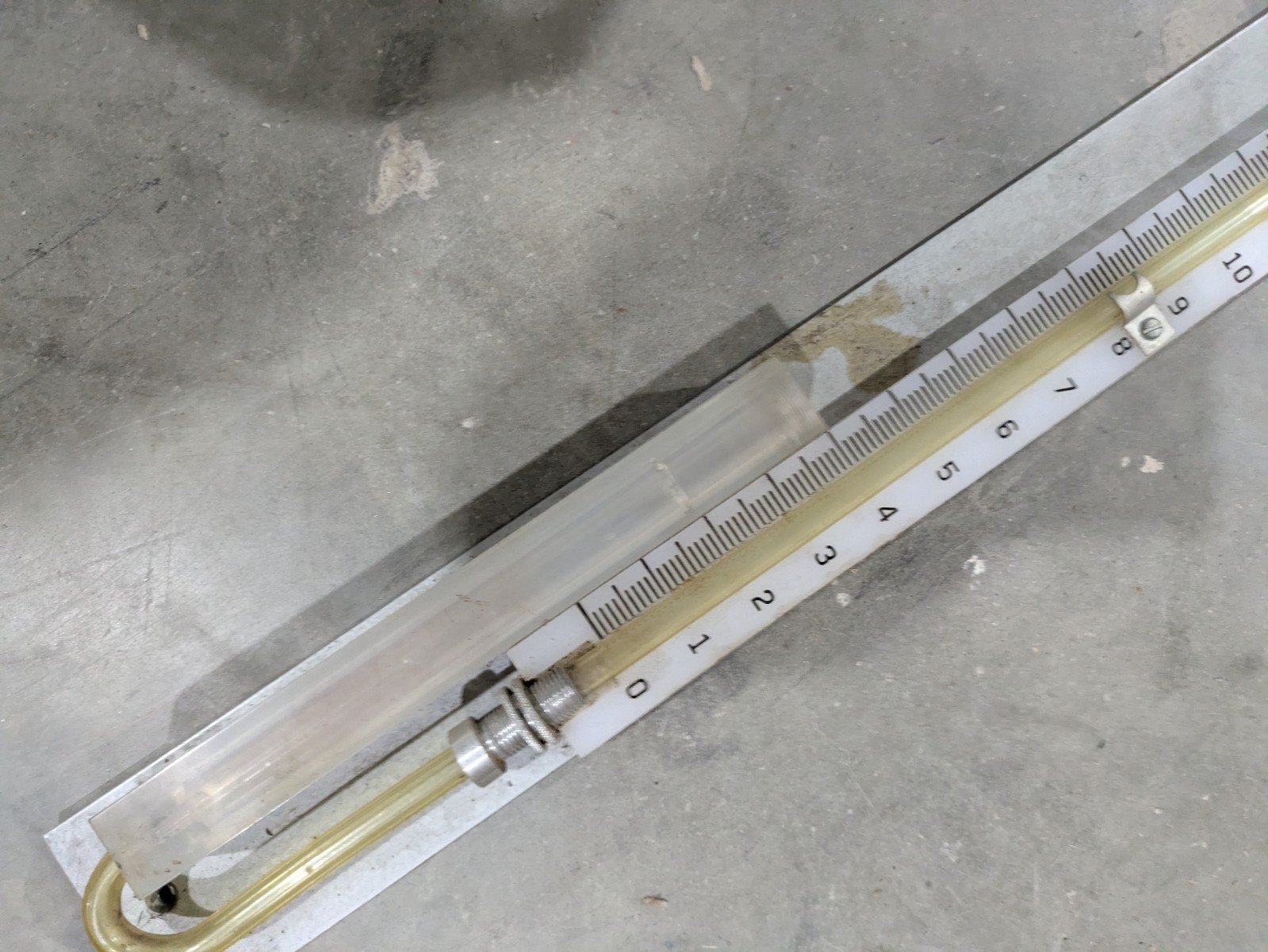Dwyer 1230-36 Flex-Tube Well-Type Manometer Series 1230 36-Inch Range Used