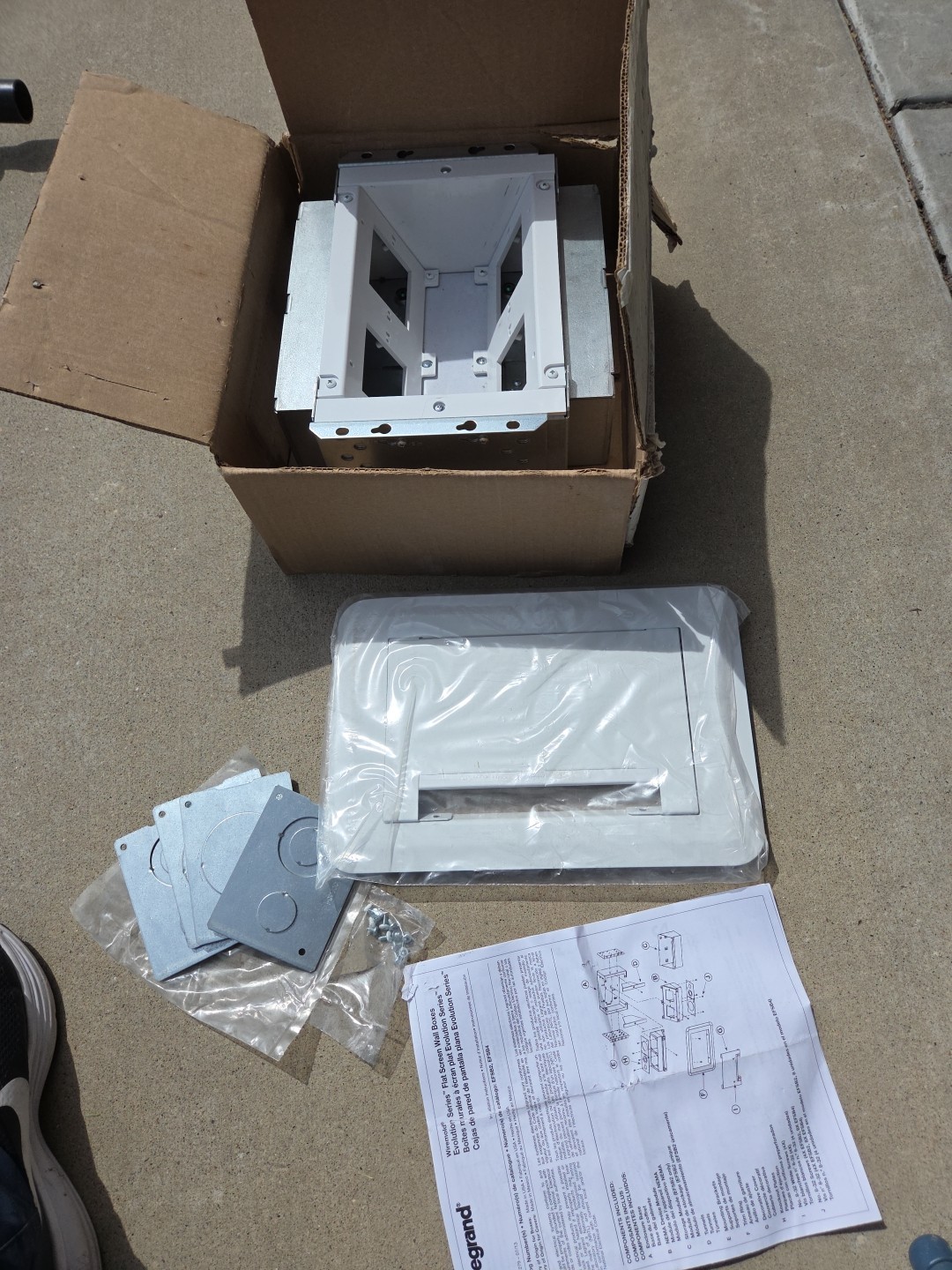 Wiremold EFSB4 Evolution Series Flat Screen 4-Gang Wall Box White