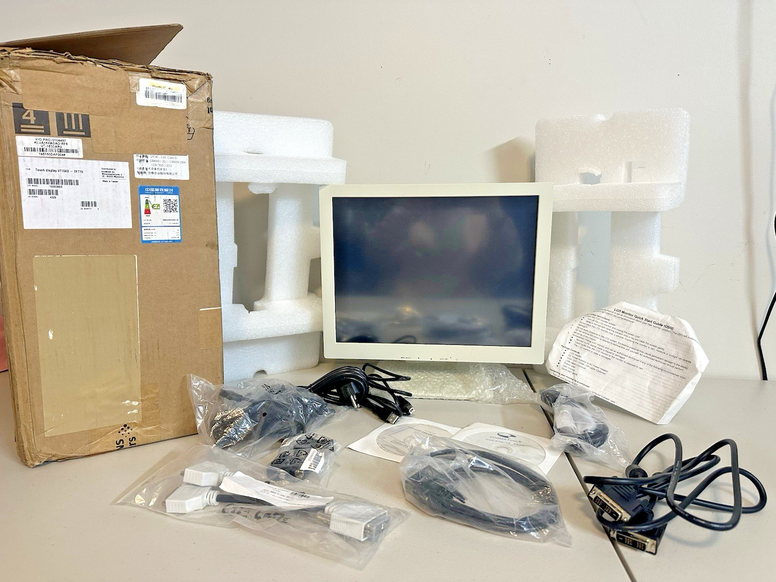 Siemens P/N 10093893 Canvys VT-150DAR3 15″ LCD Touchscreen Medical Monitor NEW