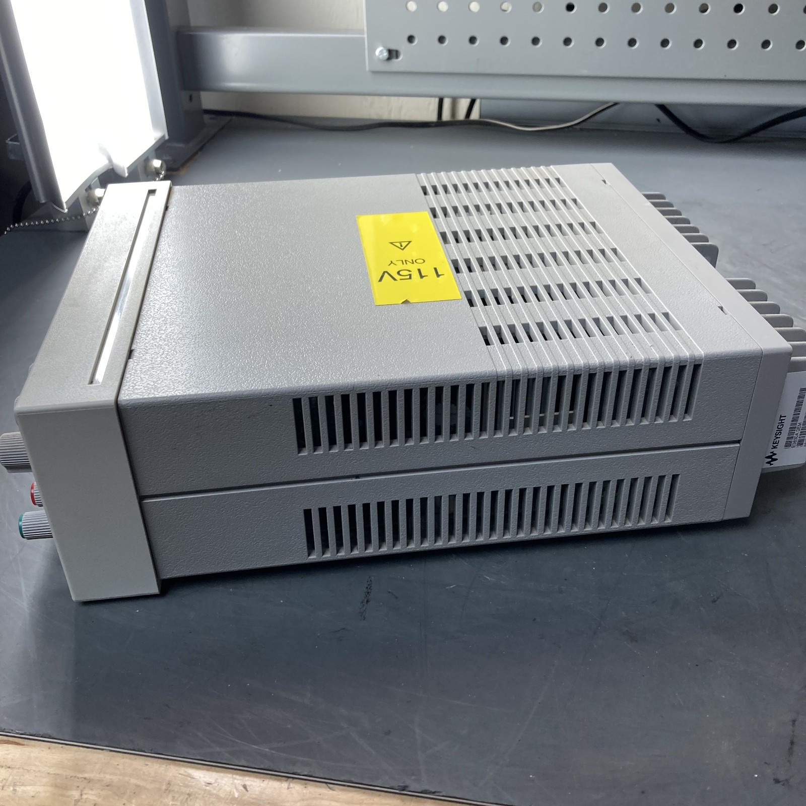 Agilent/Keysight E3630A 0-6V 2.5A/0-±20V 0.5A TRIPLE OUTPUT DC POWER SUPPLY