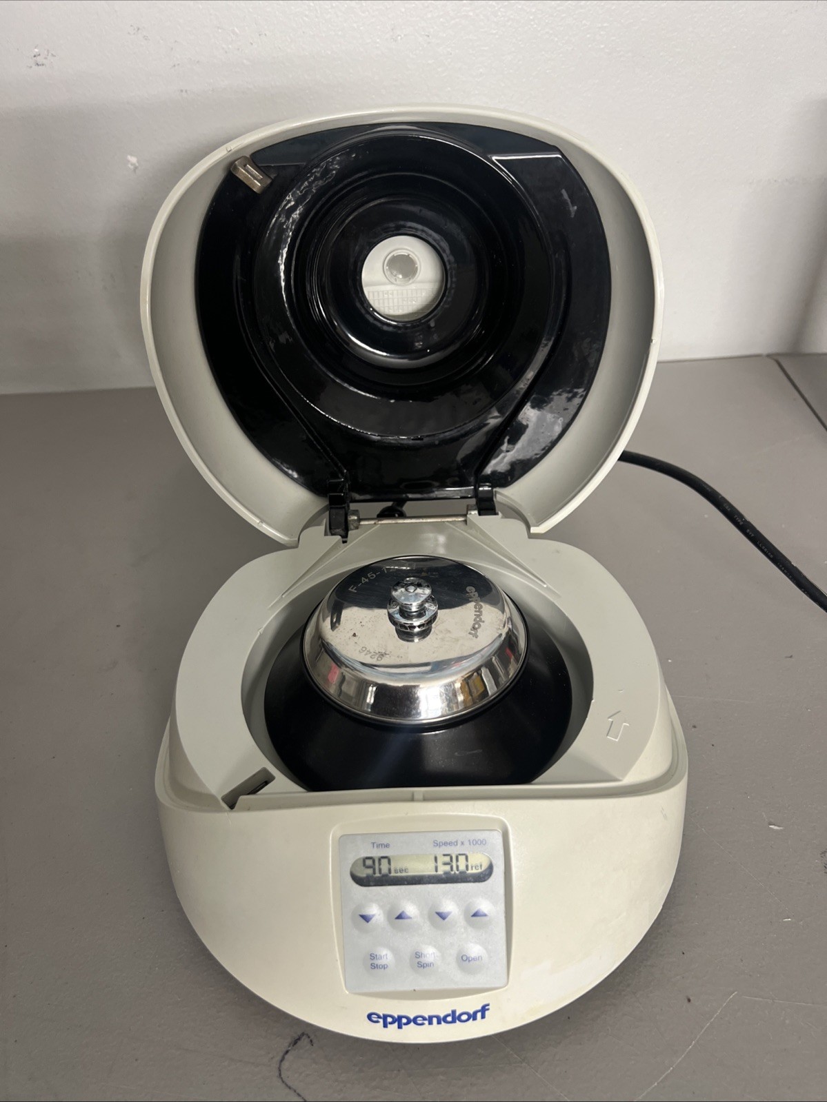 Eppendorf MiniSpin Plus 5453 Microcentrifuge + F45-18-11 Rotor Tested Working E2