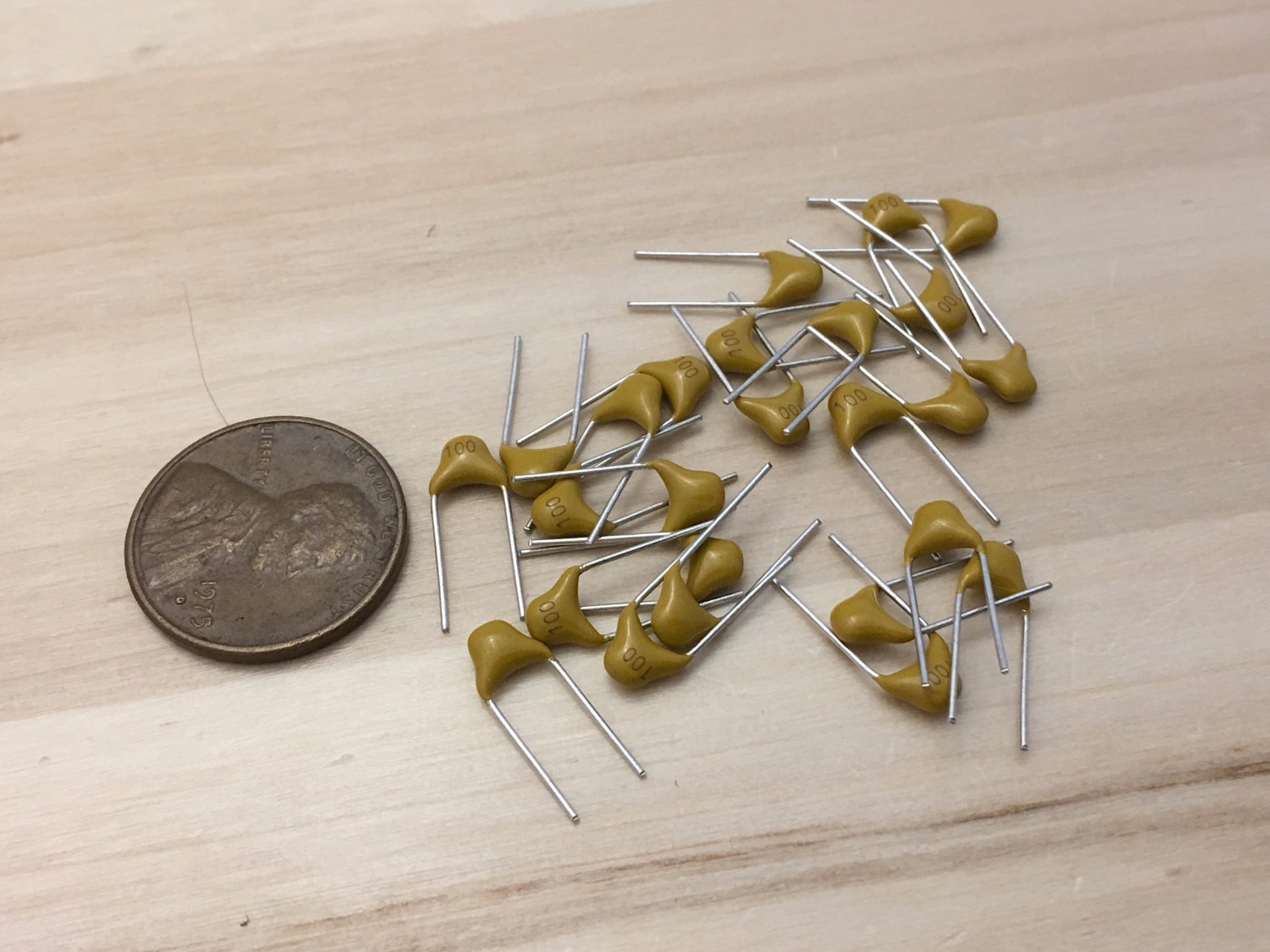 25 Pieces Multilayer ceramic capacitor 100 50V 10pF 100J P=5.08mm