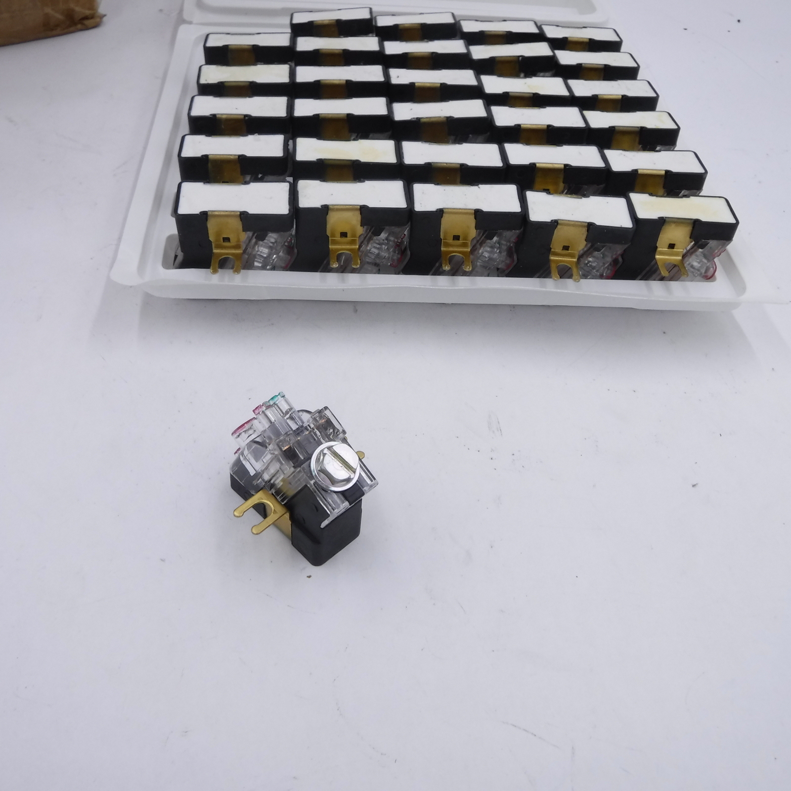 30 Pack TII TECHNOLOGIES SEALED Surge Arrester -ANGLE DRIVER 265-600V AD-01W-LP