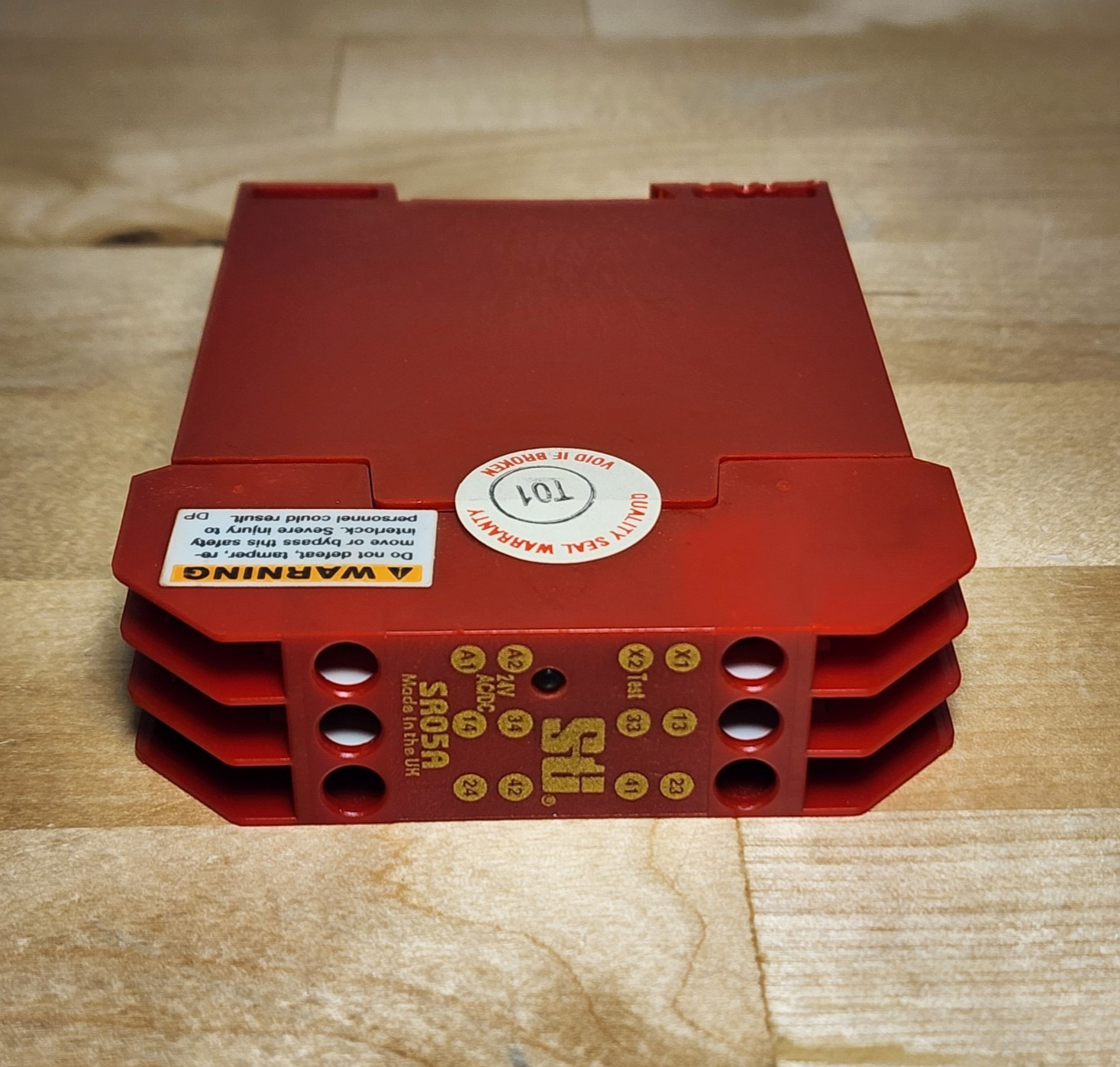 STI SR05A 44510-0300 Safety Relay Single Channel 24VAC/DC 3NO 1NC