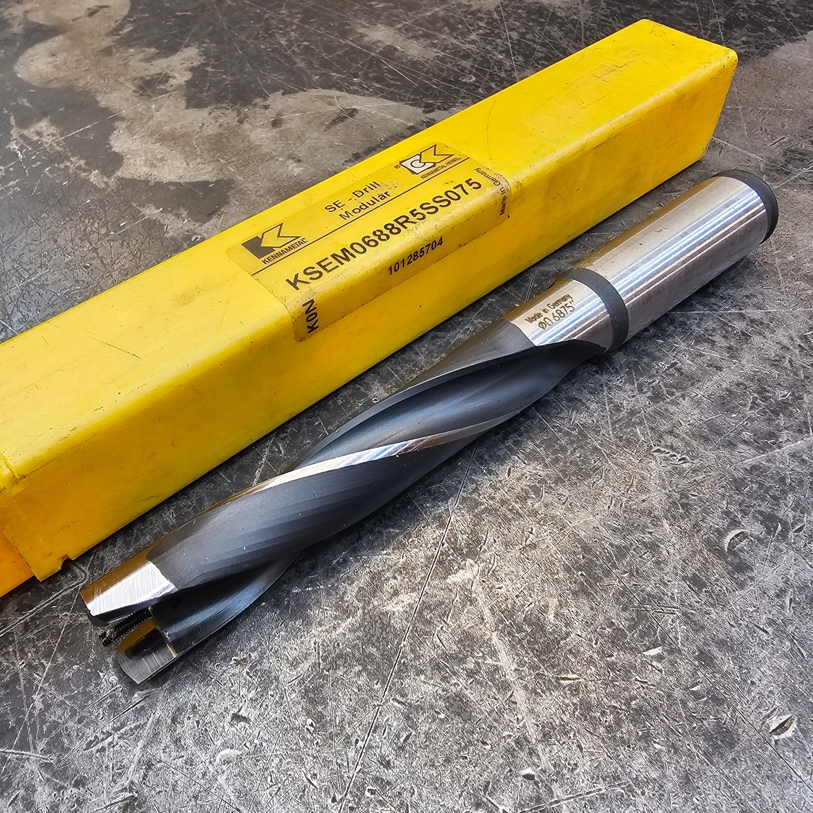 Kennametal .69-.705 17.5-17.9mm Ø Insert Drill .75 Shank 3.5 DOC KSEM0688R5SS075