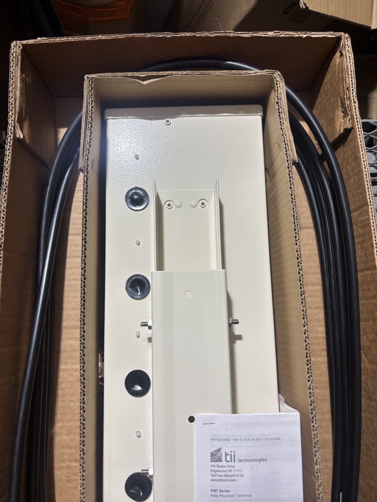 TII Technologies PMT Series Pole Mounted Terminal Box P/N 92254301 NEW